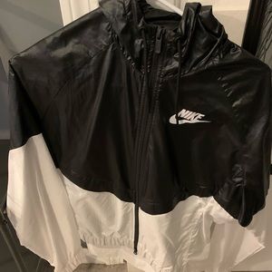MEDIUM WOMENS NIKE SPORTSWEAR ZIP UP RAIN JACKET